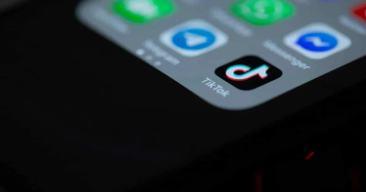 Проблемы модерации: TikTok банит подкастеров за обсуждение безопасного гемблинга