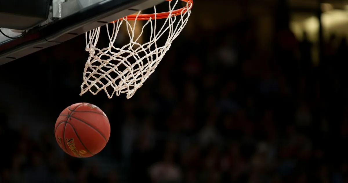NCAA пожизненно отстранила бывшего игрока Iona Адама Нджи-младшего из-за подозрений в договорных матчах